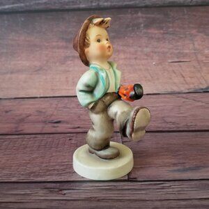 Vintage M.I. Hummel Collectible Porcelain Figurine "Happy Traveler" #109/0